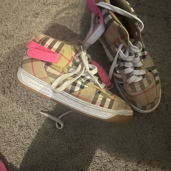 Kids Burberry shoes - Picture 1 of 4